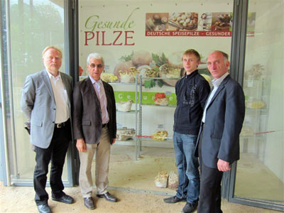 „Ein toller Beitrag“ war sich die Verbandsspitze beim Besuch in Koblenz einig – von links nach rechts: BDC-Geschäftsführer Jochen Winkhoff, BDC-Vorsitzender Franz Schmaus, Tim Marseille und Vater Peter Marseille. 