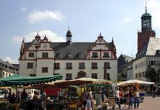 Das Alte Rathaus und der Markt sind das beliebte Zentrum der Wissenschaftsstadt Darmstadt. Foto: Alex Deppert.